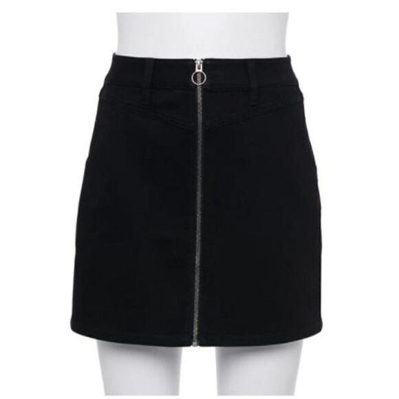 NWOT SO Black jean Skirt with Zipper Size 7 / 28W - Picture 3 of 7